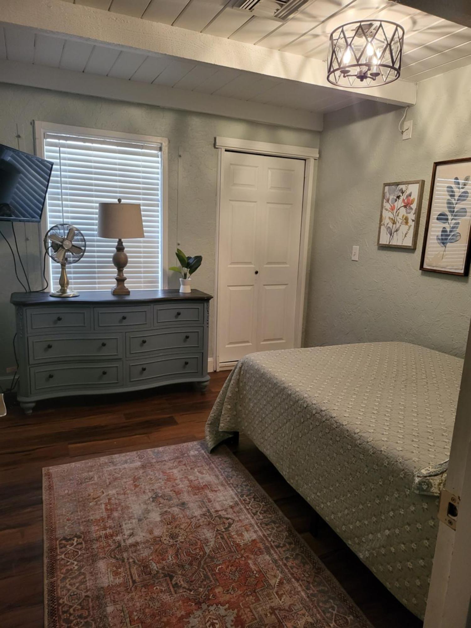 Smart Solution - Individual Private Bed-Pods In Gorgeous Shared Space - Women Only Dorm In Room 5 - Coed House - Full-Sized Mattresses In Individual Pods - With Built-In Private Storage - Gorgeous Shared Room - Affordable Luxury - Sparrow House Phoenix Exterior photo